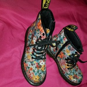 NWOT Girl's Doc Marten AirWare.